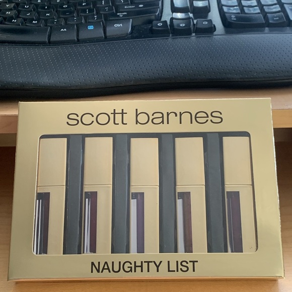 Scott Barnes New & Sealed in box Naughty List gloss 5 piece set - Picture 2 of 3